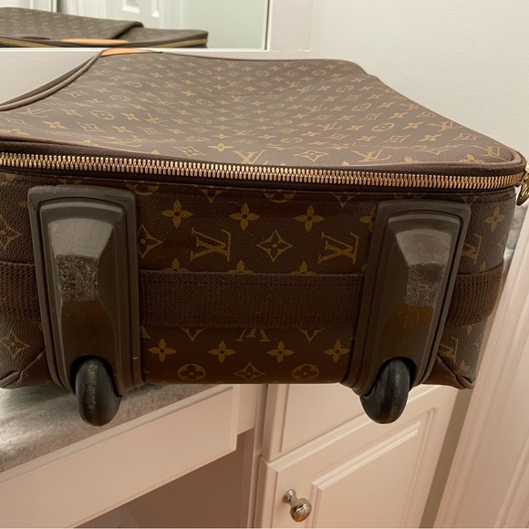 Authentic Louis Vuitton suitcase - Picture 11 of 16